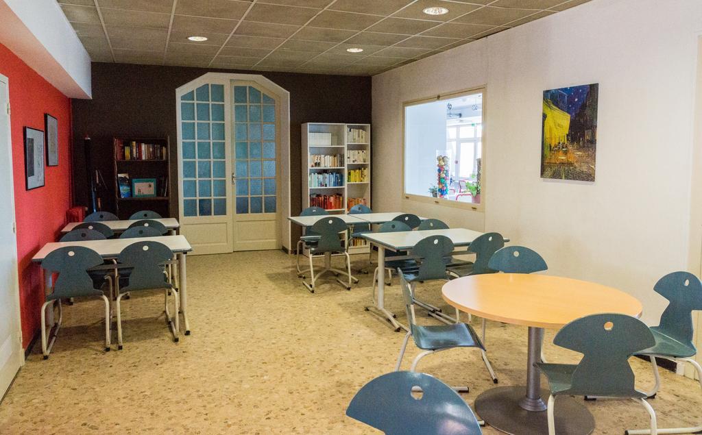 Ymca Villeneuve Les Avignon Hotel Esterno foto