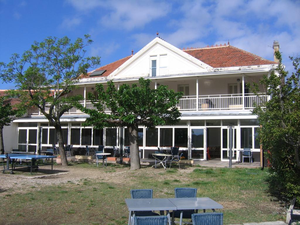 Ymca Villeneuve Les Avignon Hotel Esterno foto